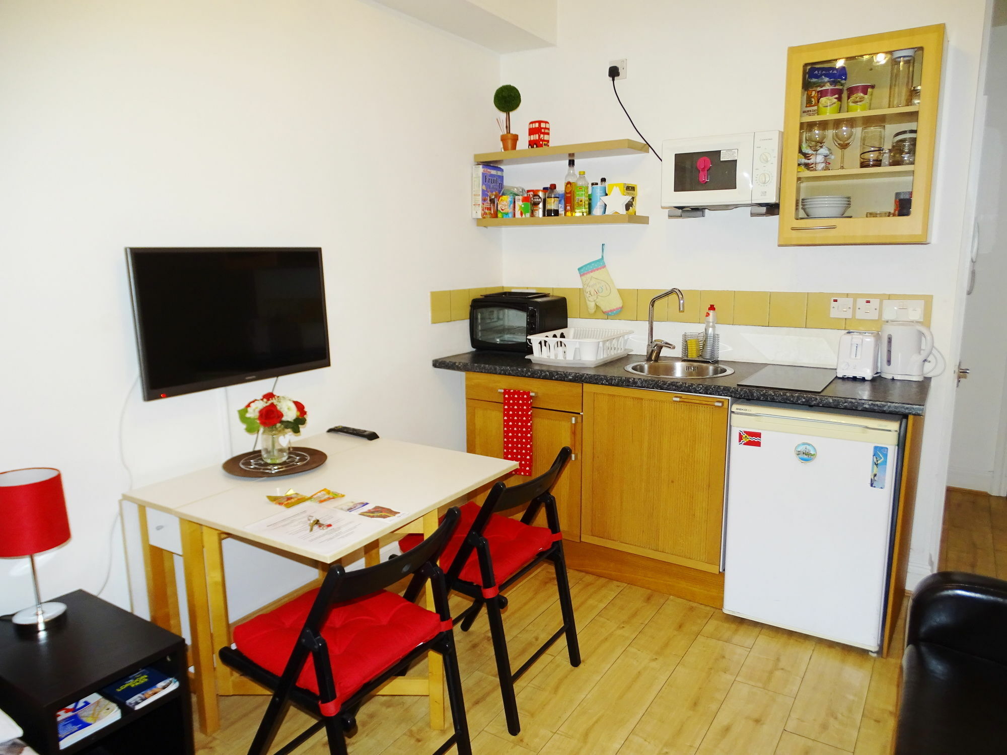 Dani Hampstead Studio Лондон Экстерьер фото